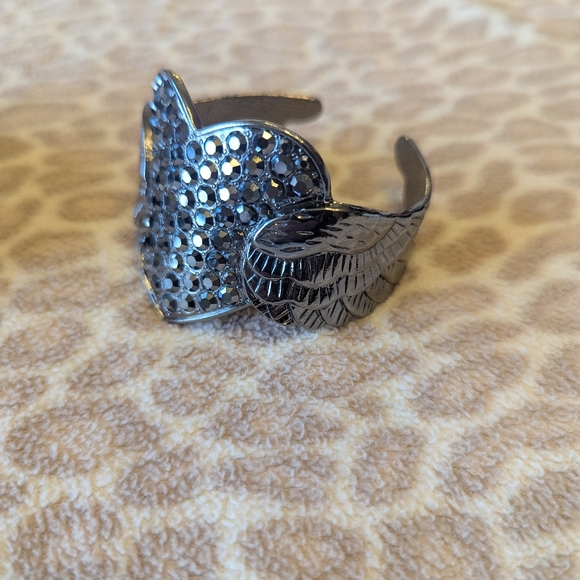 Bracelets - Picture 2 of 7